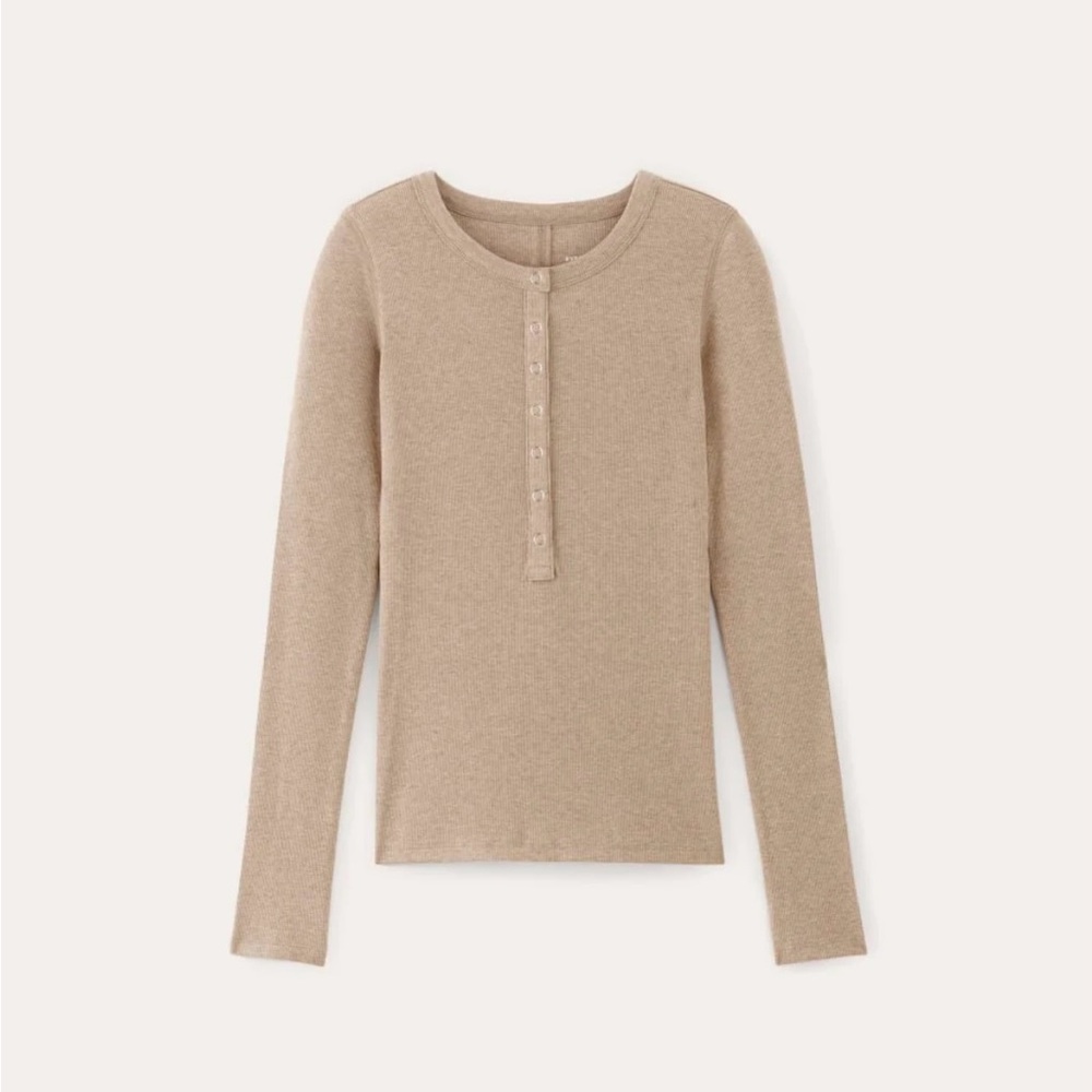 EVERLANE- Luxe Rib Henley in Heathered Oat